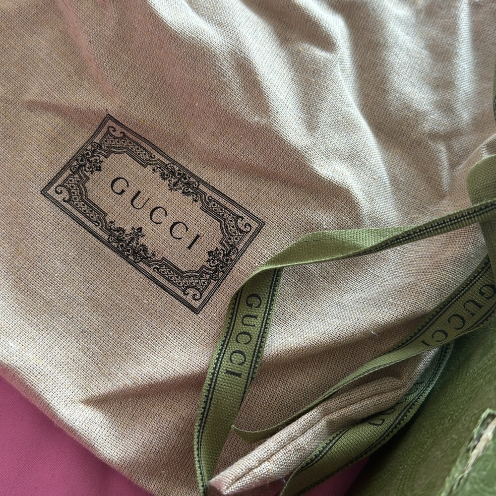 Gucci Belt in pristine condition original comes with a box, dustbag and ribbon - Picture 4 of 5